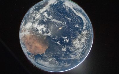 Astronauții misiunii Artemis 2 au transmis primele mesaje video din spațiu, oferind publicului o imagine directă asupra călătoriei lor în afara orbitei Pământului