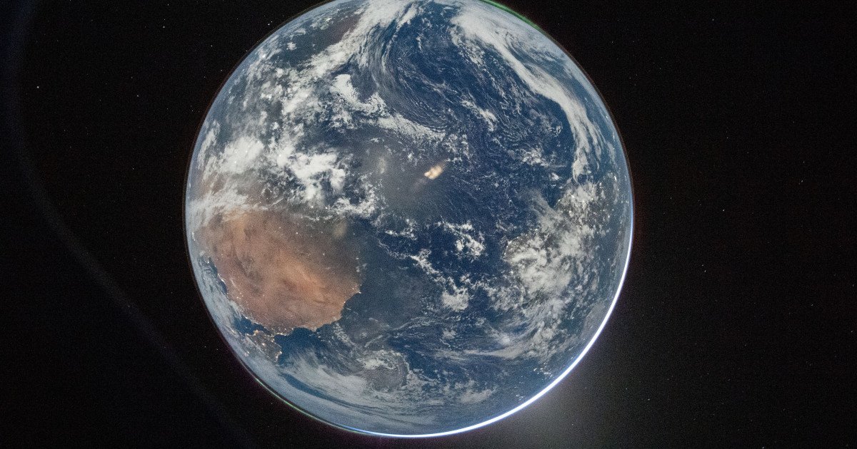 Astronauții misiunii Artemis 2 au transmis primele mesaje video din spațiu, oferind publicului o imagine directă asupra călătoriei lor în afara orbitei Pământului