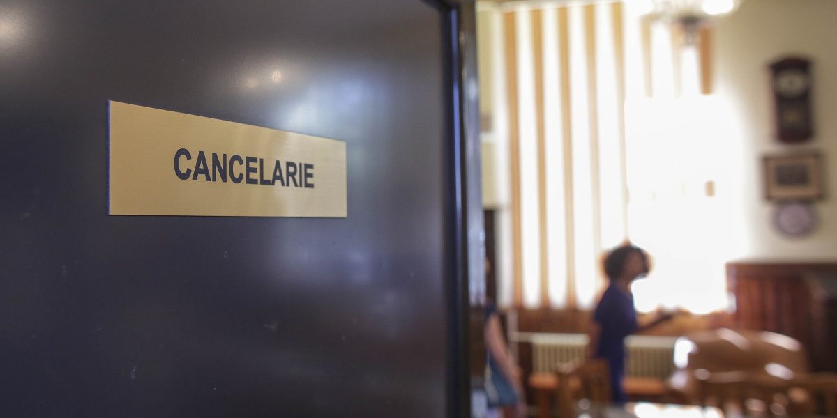 Federaţiile sindicale din învățământ acuză Ministerul Educației că blochează plățile pentru drepturile salariale stabilite prin hotărâri judecătorești