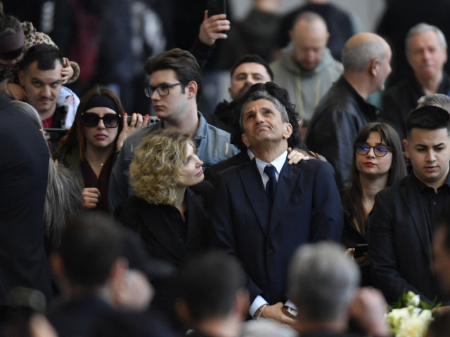 Imaginile cu RĂZVAN Lucescu în lacrimi, după eliminarea PAOK Salonic din Conference League, au făcut înconjurul Greciei și au stârnit reacții puternice în rândul fanilor și al presei elene