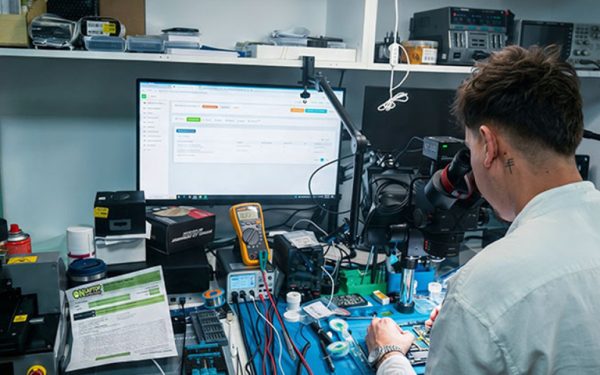 De ce unele reparații de telefoane rezistă ani, iar altele cedează rapid?