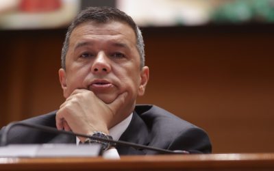 Senatorul AUR Petrișor Peiu susține că PSD nu intenționează să părăsească coaliția guvernamentală, ci dorește în schimb să schimbe conducerea Executivului, mai exact pe Ilie Bolojan