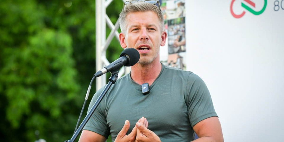 Ungaria lui Viktor Orban, singura țară NATO care taie din arme. Ce schimbă Magyar