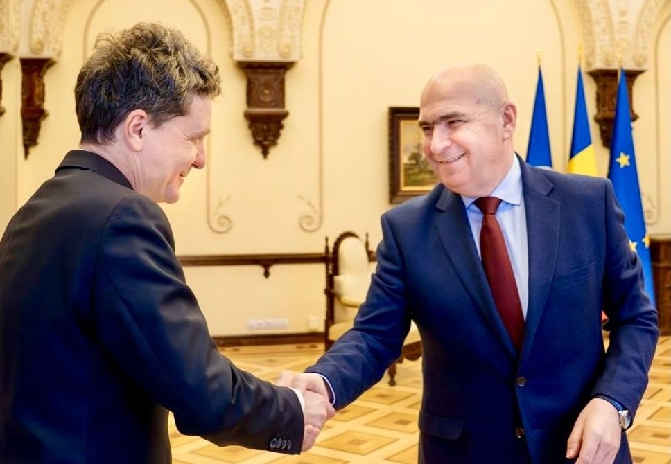 Declarație a lui Nicușor Dan privind relația cu premierul Ilie Bolojan în contextul amenințărilor PSD Președintele Municipiului București, Nicușor Dan, a afirmat marți, la Timișoara, că nu intenționează să ceară demisia premierului Ilie Bolojan în cazul în care Partidul Social Democrat amenință cu ieșirea de la guvernare
