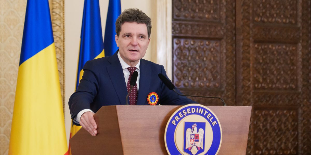 Președintele Nicuşor Dan a convocat la Palatul Cotroceni o întâlnire de urgență cu mai mulți oficiali și reprezentanți din domeniul energetic pentru a discuta despre situația aprovizionării cu carburanți în România