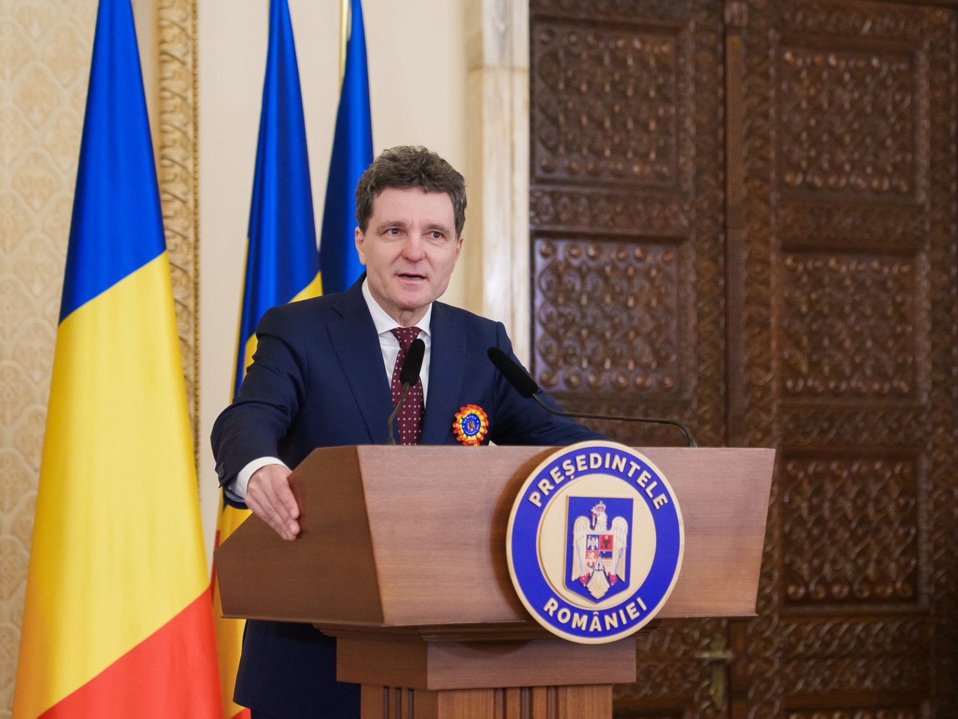Președintele Nicuşor Dan a convocat la Palatul Cotroceni o întâlnire de urgență cu mai mulți oficiali și reprezentanți din domeniul energetic pentru a discuta despre situația aprovizionării cu carburanți în România