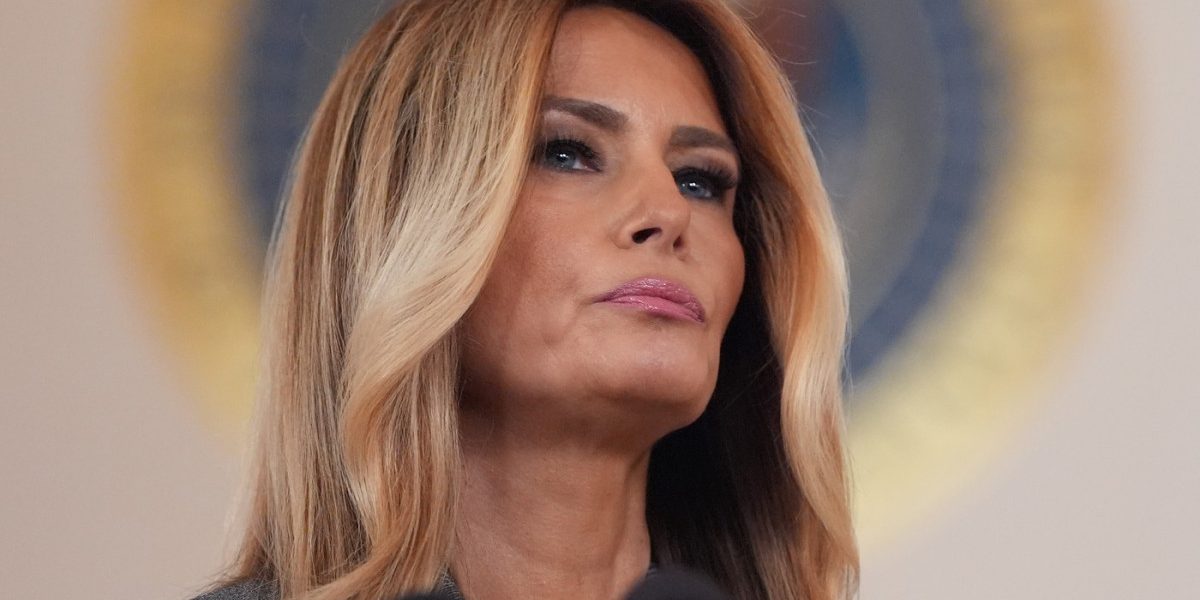 Melania Trump, acuzată de supraviețuitorii lui Epstein: „Transferă vina!”