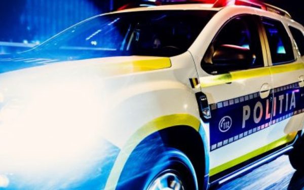 Paște sângeros în Prahova: Polițiști amenințați cu sabia, autospecială avariată