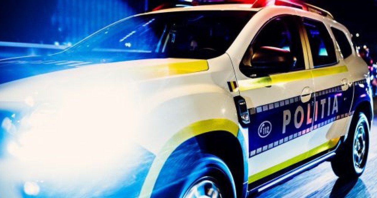 Paște sângeros în Prahova: Polițiști amenințați cu sabia, autospecială avariată