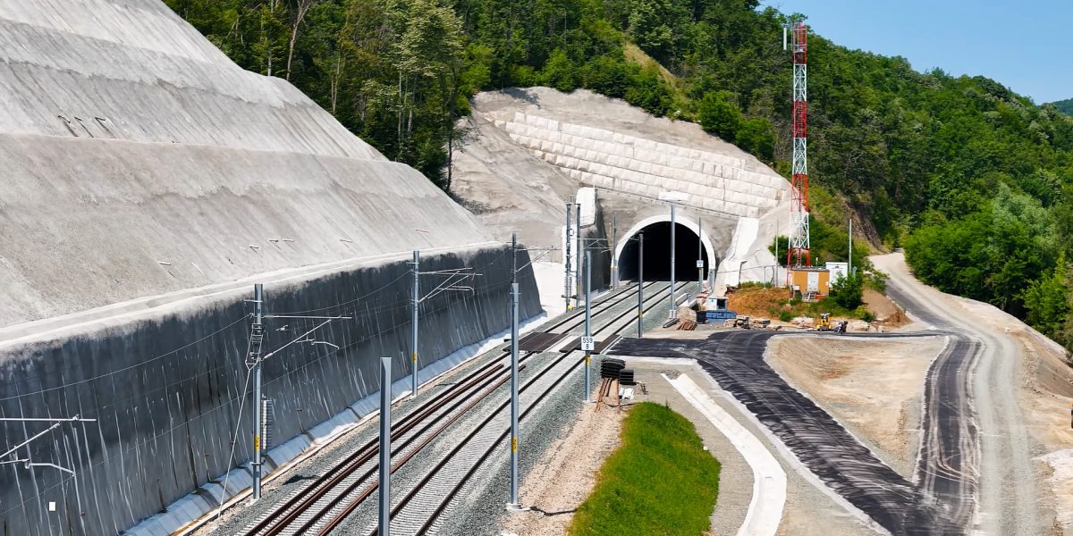 Un tunel feroviar de 10 kilometri în zona Predeal ar revolutiona transportul pe calea ferată, conform unei analize detaliate
