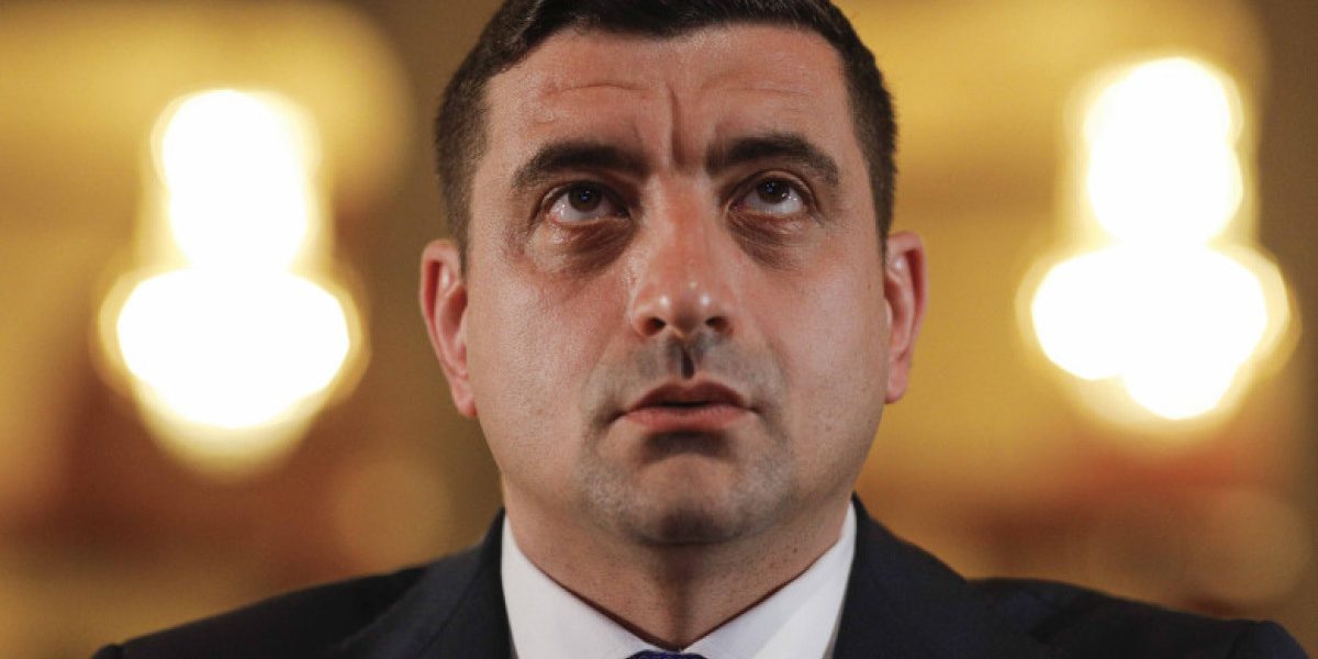 Petrişor Peiu, preşedintele Consiliului Naţional de Conducere al AUR, a afirmat că este „scos în faţă” pentru a susţine partidul, dar că această situație nu a fost impusă de voinţa sa, ci că a fost elaborată în mod strategic pentru a întări poziția formațiunii politice