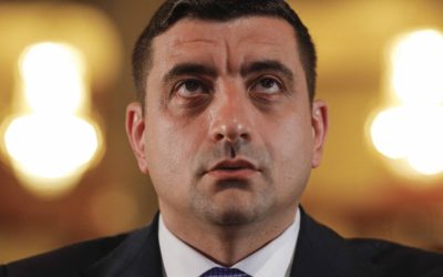 Petrişor Peiu, preşedintele Consiliului Naţional de Conducere al AUR, a afirmat că este „scos în faţă” pentru a susţine partidul, dar că această situație nu a fost impusă de voinţa sa, ci că a fost elaborată în mod strategic pentru a întări poziția formațiunii politice