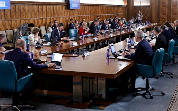 Cabinetul Bolojan: Atmosferă "absolut cordială" la ședința de Guvern