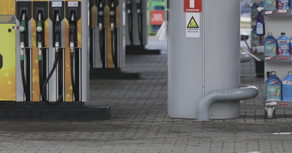 Guvernul analizează reduceri de taxe la carburanți pentru gestionarea crizei energetice, dar deciziile nu sunt încă luate Discuțiile din Guvern pentru răspunsul la criza energetică generată de războiul din Iran se concentrează pe posibilitatea reducării accizelor și TVA-ului la carburanți