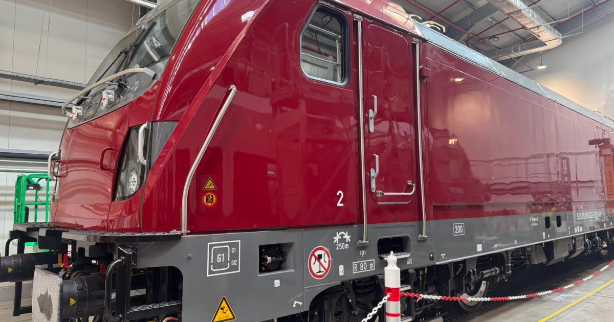 Alstom a livrat prima locomotivă electrică Traxx Passenger pentru Autoritatea pentru Reformă Feroviară (ARF) din România, marcând un pas important în modernizarea infrastructurii feroviare