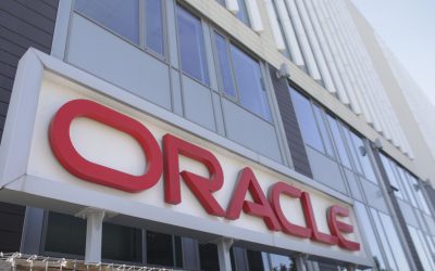 Compania americană Oracle anunță concedieri masive în contextul unor investiții amplificate în domeniul inteligenței artificiale, în timp ce acțiunile sale înregistrează scăderi semnificative pe piețele financiare