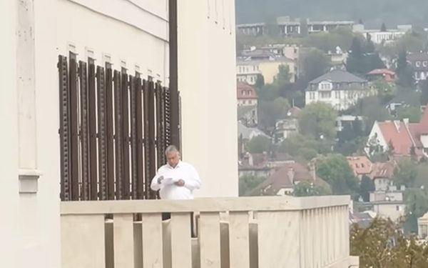 Orban, surprins pe balcon: Peter Magyar, martor la un moment neașteptat VIDEO