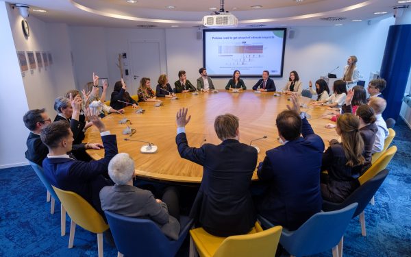 Comisia Europeană, plan de ajutor pentru sectoarele lovite de criza din Orient