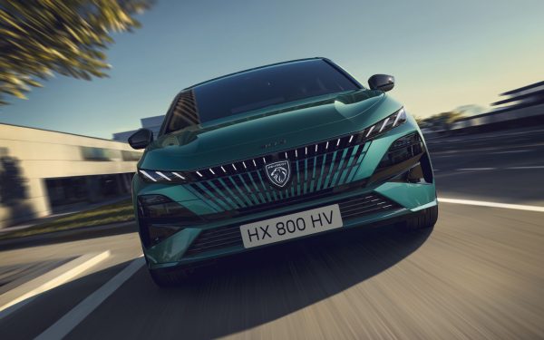 Stellantis și Microsoft, alianță pentru AI: Ce implică strategia gigantului auto