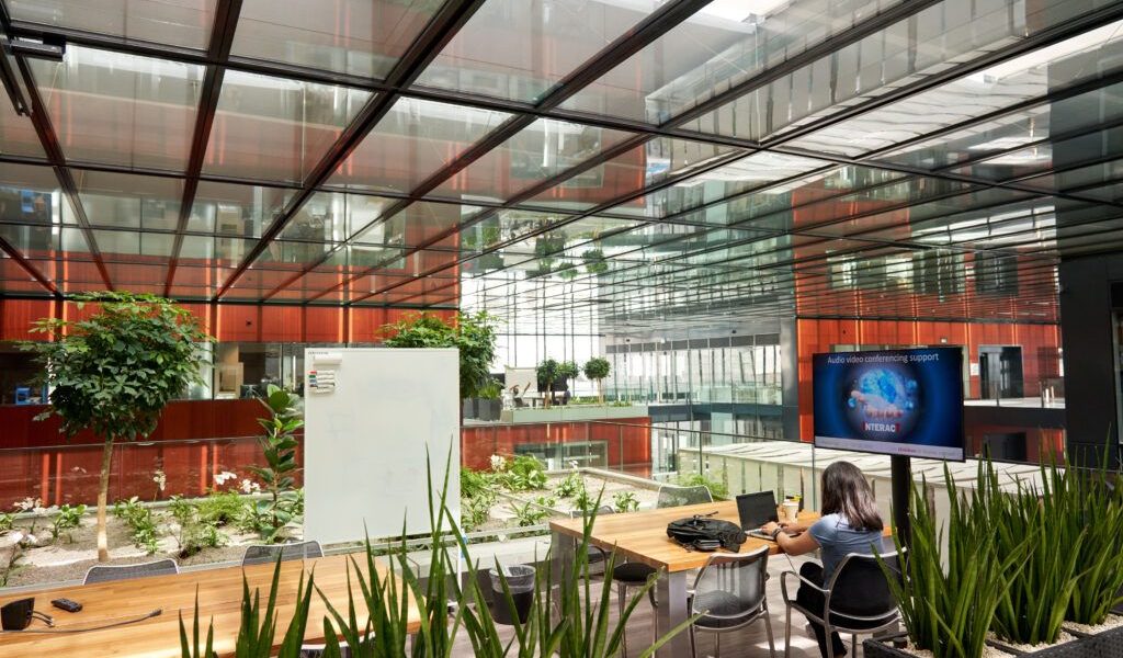 Institutul de cercetare „The Cube” din Elveția, un centru de avangardă dedicat dezvoltării produselor alternative fără fum, a fost inaugurat în 2009