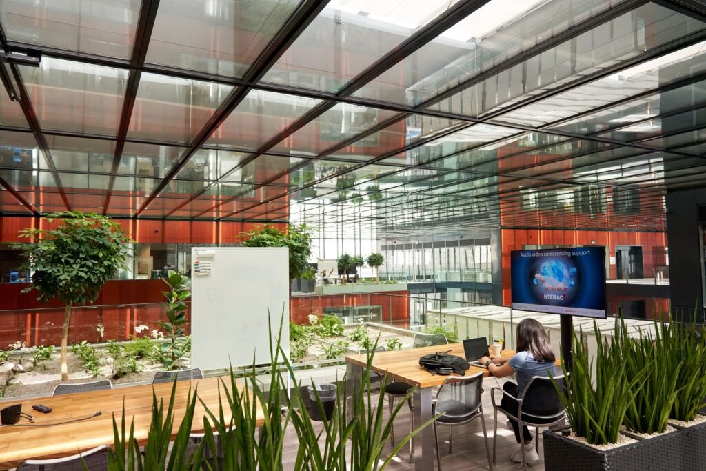 Institutul de cercetare "The Cube" din Elveția, un centru de avangardă dedicat dezvoltării produselor alternative fără fum, a fost inaugurat în 2009