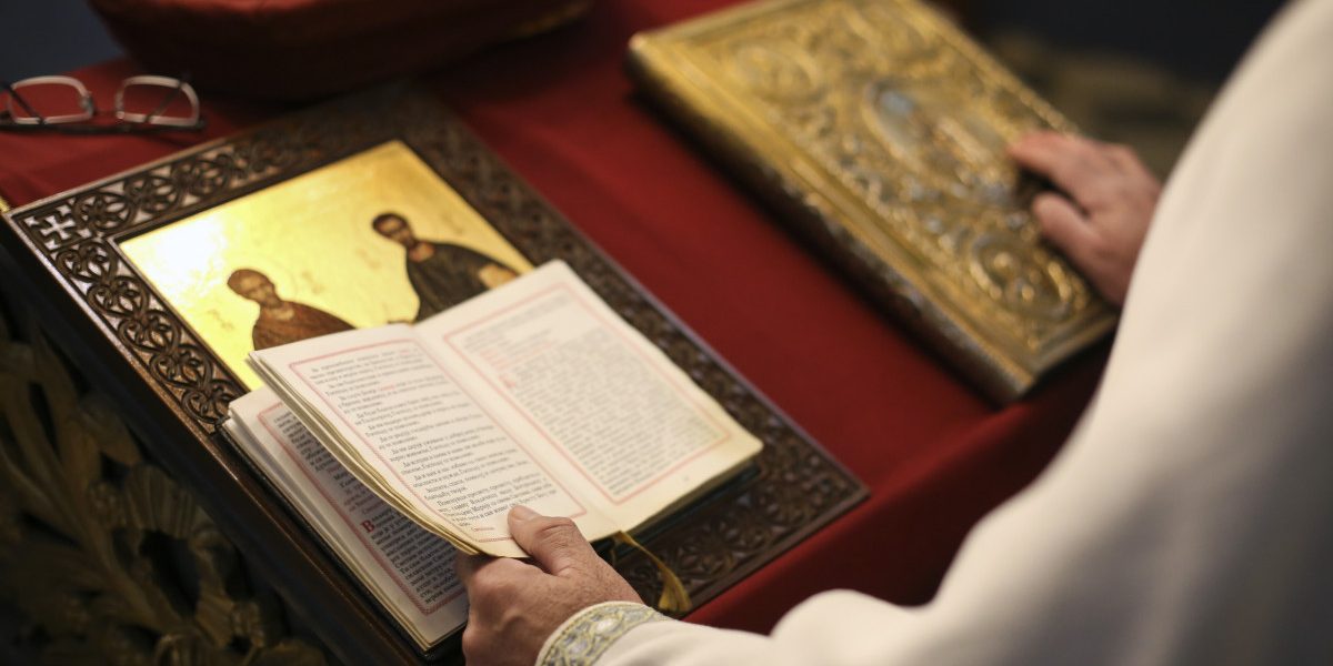 Luna aprilie din anul 2026 va fi marcată din nou de o agendă naturală încărcată de sărbători ortodoxe, o perioadă în care credincioșii sărbătoresc cele mai importante evenimente ale calendarului religios