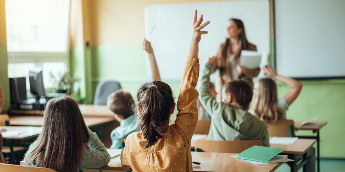 Când revin elevii la școală după Paște? Câte săptămâni mai sunt până la vacanță