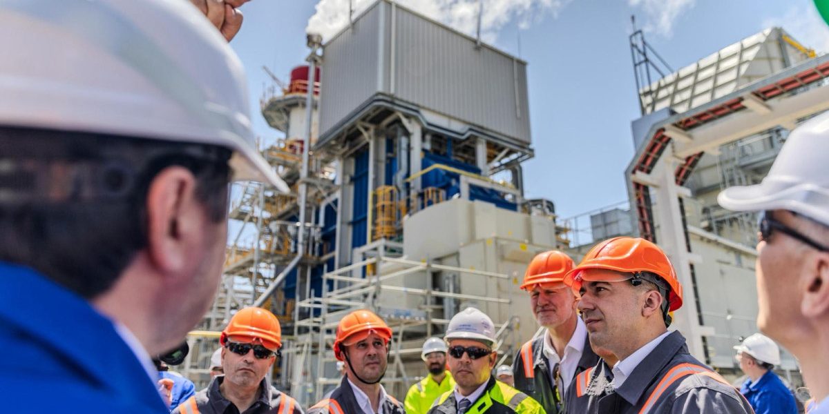 Rafinăria Petromidia, operată de Rompetrol, şi-a reluat activitatea complet la capacitate maximă, anunțând oficial ministrul Energiei, Bogdan Ivan