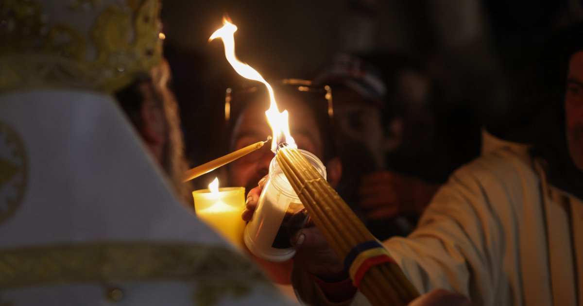 În anul 2026, Paștele va fi celebrat în date diferite de către credincioșii ortodocși și catolici, diferența de o săptămână între cele două sărbători fiind o consecință directă a sistemelor calendaristice utilizate de respectivele biserici