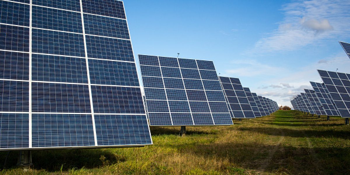 Premierul ILIE BOLOJAN a anunțat, miercuri, că Guvernul intenționează să desființeze avizele tehnice de racordare (ATR) la rețelele electrice