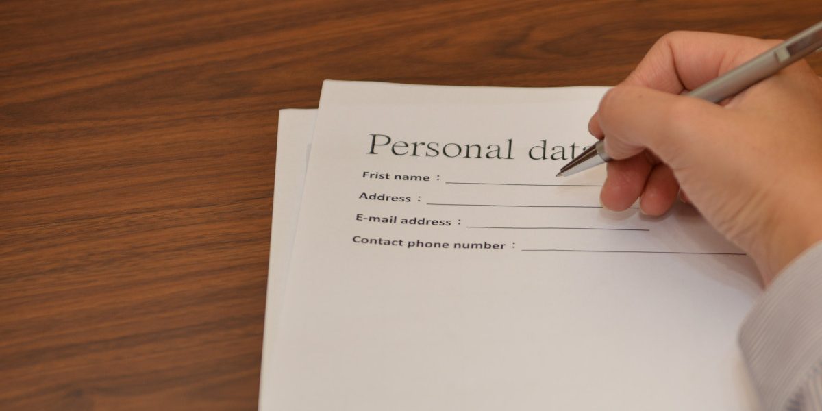 Nume și prenume: Greșeala făcută online de mulți români este monumentală