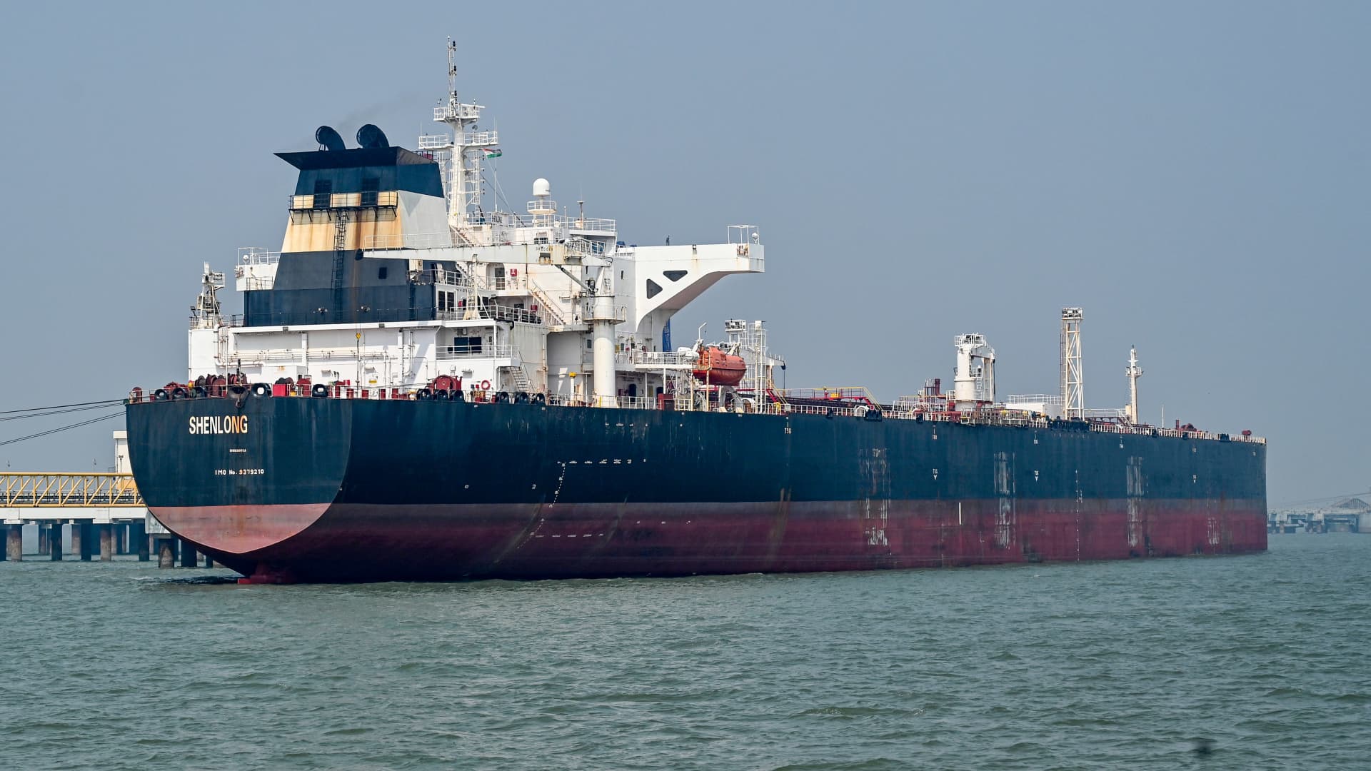 Piața petrolului în criză: tensiuni recente în Orientul Mijlociu și impactul asupra prețurilor globale Prețurile petrolului au înregistrat creșteri semnificative în ultimele zile, alarmând piețele internaționale