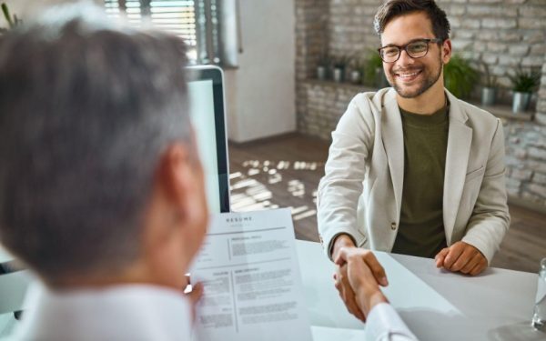Ce faci fără HR intern? Soluții rapide pentru afacerile din România