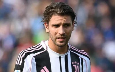 Juventus și Genoa se întâlnesc luni seara în cadrul unei partide decisive din Liga Italică, cu ambele echipe în căutarea unor puncte vitale pentru obiectivele lor diferite