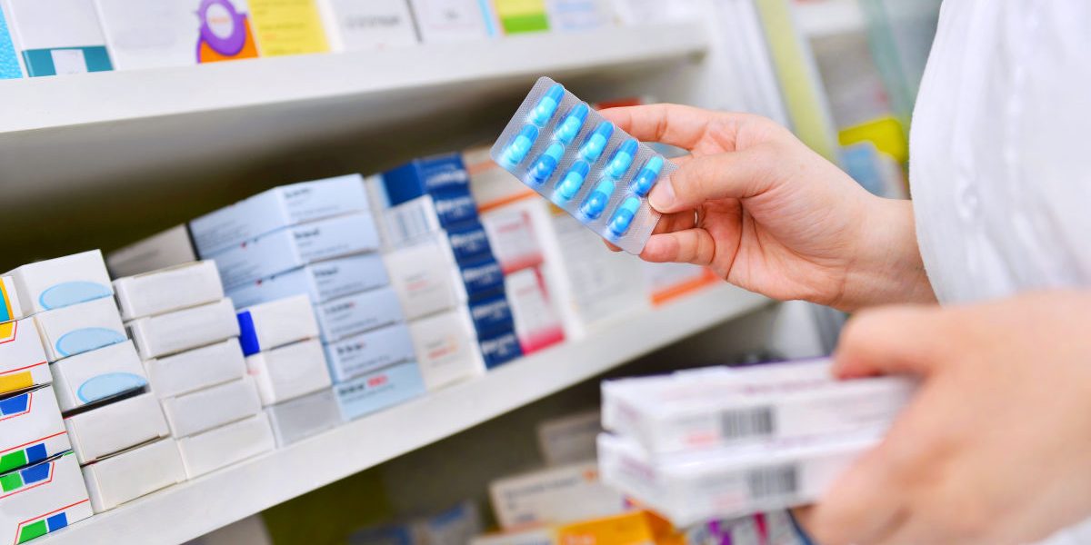 Program farmacii de Paște 2026: Unde găsești NON-STOP medicamente în noaptea de Înviere