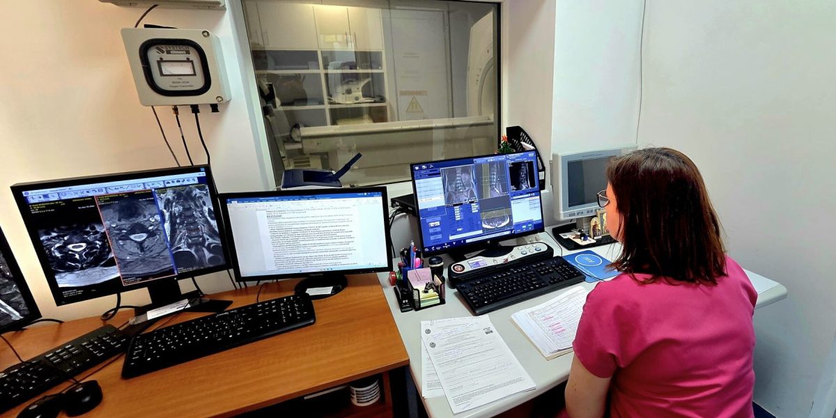 Locuitorii din Sectorul 1 pot beneficia de investigații RMN gratuite la Complexul Caraiman, dacă au venituri lunare de până la 4.000 de lei pe membru de familie, condiție valabilă pentru cei cu domiciliul sau reședința în sector de cel puțin șase luni