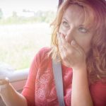 Rău de mașină: Gata cu greața! Gestul simplu care te scapă de probleme la drum