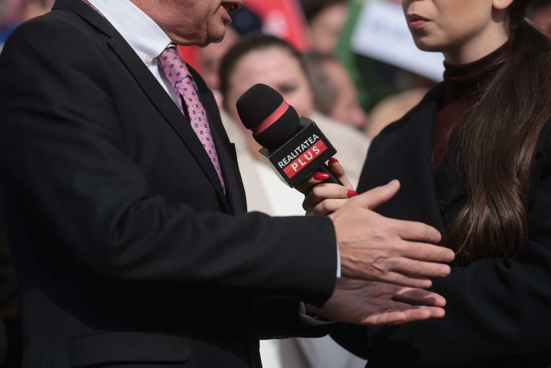 Curtea de Apel București a suspendat decizia CNA privind retragerea licenței Realitatea Plus Curtea de Apel București a decis suspendarea aplicării deciziei Consiliului Național al Audiovizualului (CNA) de retragere a licenței televiziunii Realitatea Plus