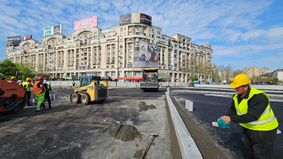 Muncitorii restaurează zona Unirii: Hanul lui Manuc, aproape de final