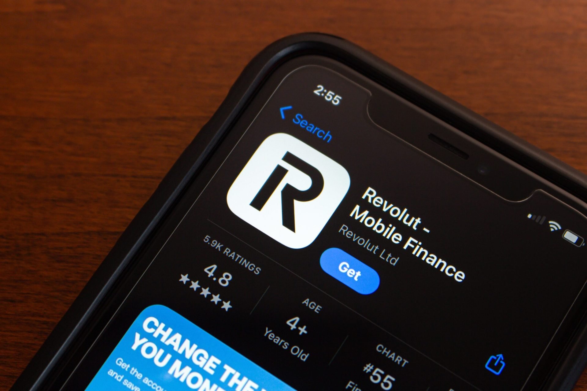 Revolut, una dintre cele mai populare platforme financiare digitale din Europa, a fost amendată cu 11,5 milioane de euro de autoritățile din Italia pentru prezentarea unor informații înșelătoare despre comisioane și condițiile de investiții
