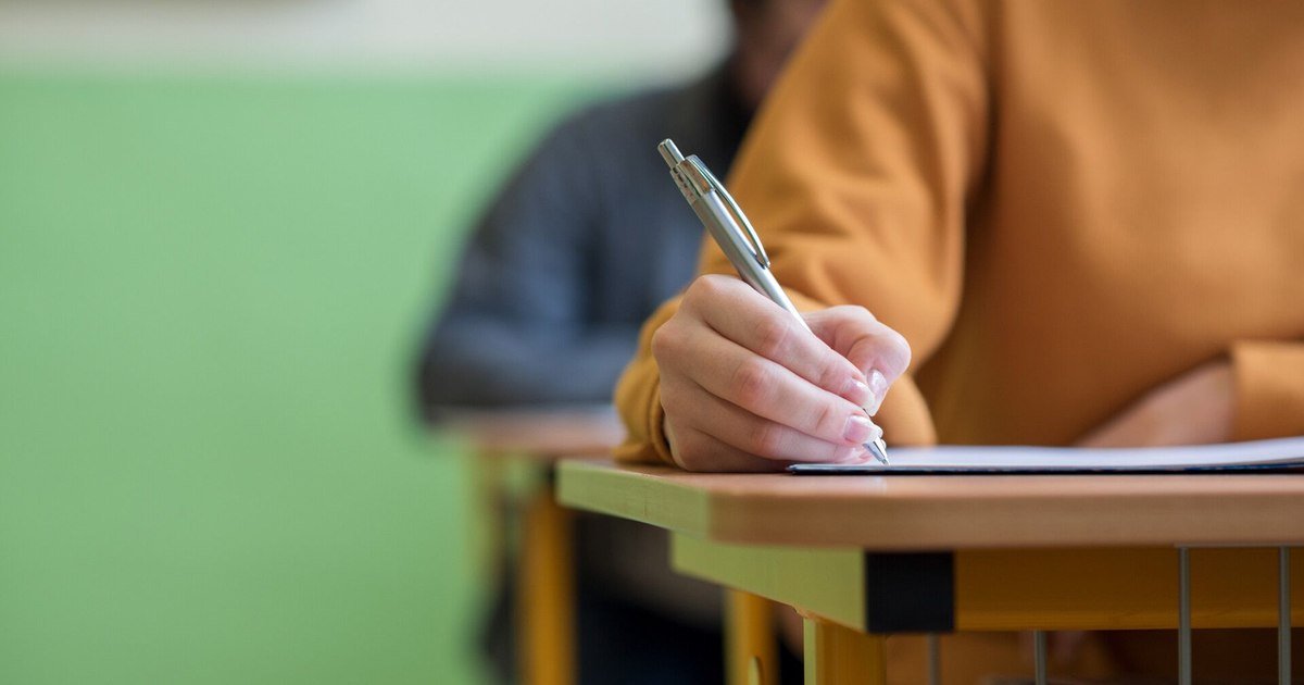 Peste 100.000 de elevi din întreaga țară au susținut probele de simulare pentru examenul național de Bacalaureat în perioada 23-26 martie, marcând un impuls semnificativ în parcursul lor educațional și oferind o privire de ansamblu asupra pregătirii generale a acestei generații