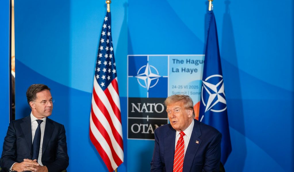 Prim-ministrul Olandei, Mark Rutte, s-a întâlnit miercuri la Washington cu fostul președinte american Donald Trump, discuțiile având loc în contextul tensiunilor din cadrul NATO, generate de conflictul din Iran