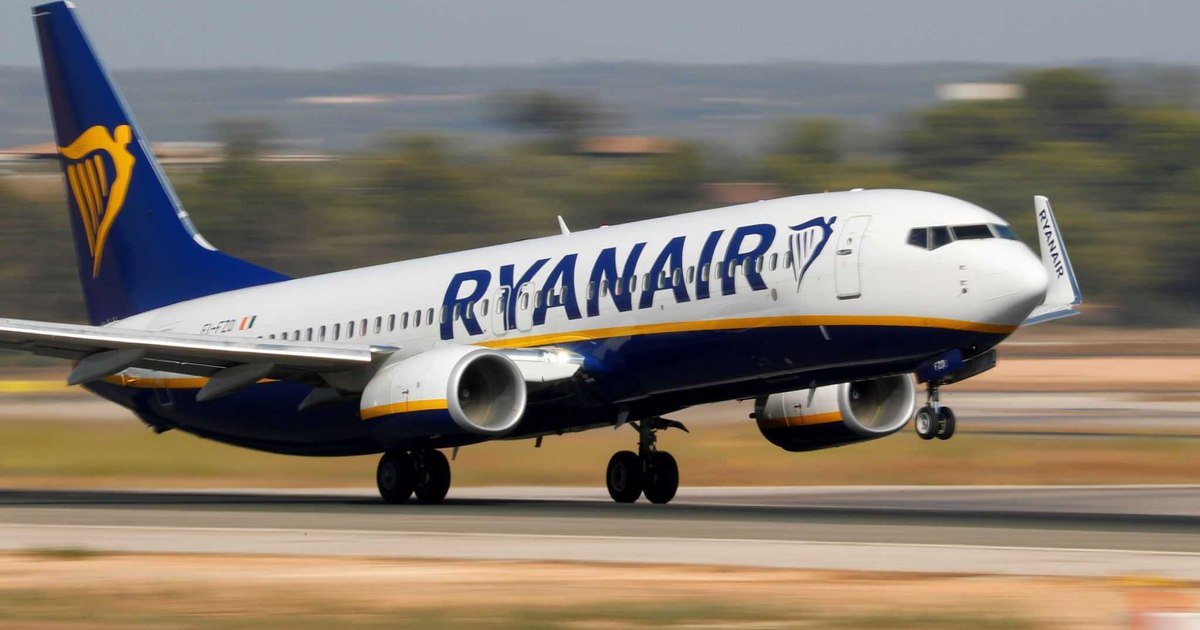 Ryanair a anunțat reducerea semnificativă a rețelei de zboruri în Europa pentru anul 2026, decizie care va avea un impact major asupra pasagerilor și aeroporturilor regionale din mai multe țări
