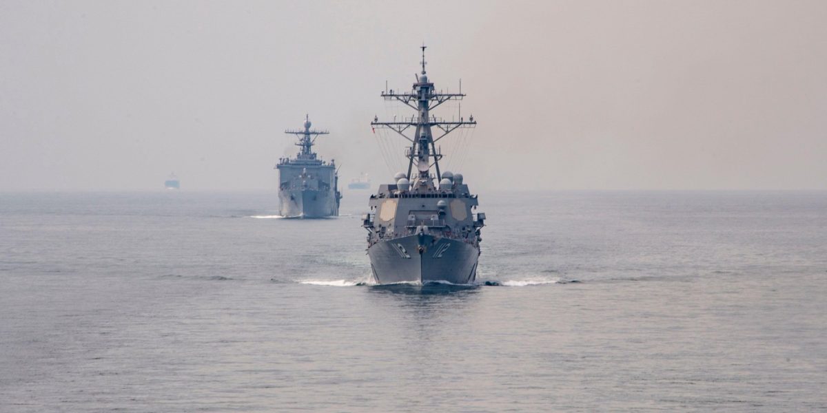 SUA anunță lansarea unei operațiuni de deminare a Strâmtorii Ormuz. Două distrugătoare americane au intrat în Golf