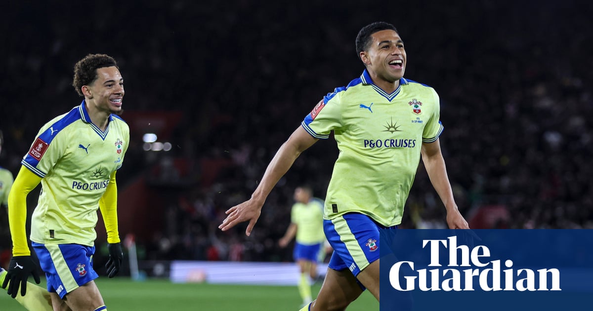 Arsenal a suferit o înfrângere surprinzătoare în sferturile de finală ale Cupei FA, fiind învinsă cu 2-1 de Southampton, echipă aflată în play-off-ul campionatului diviziei a doua