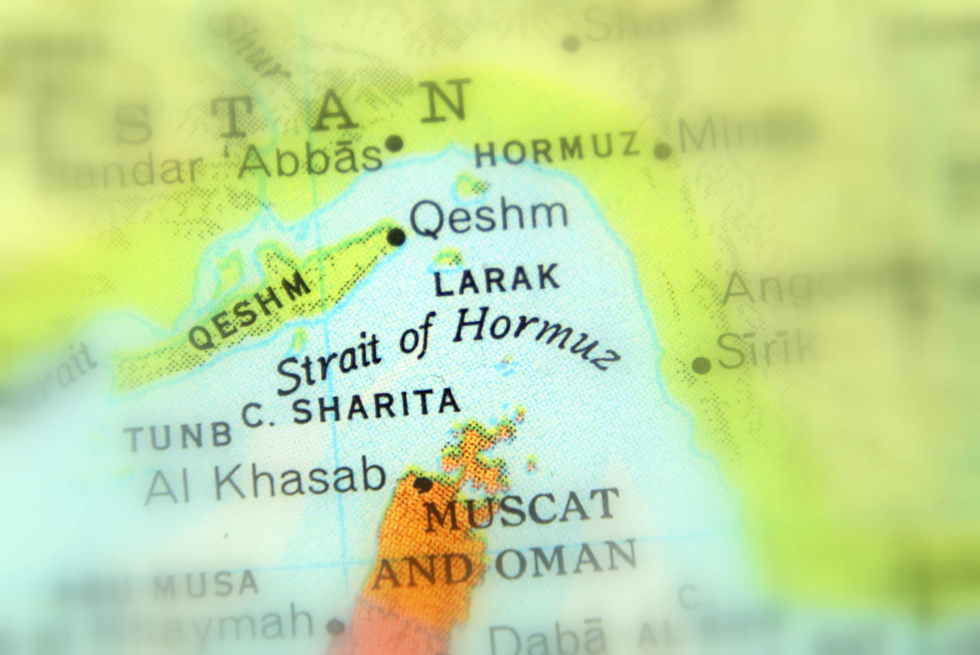 Alianța Nord-Atlantică nu este obligată să intervină militar pentru a redeschide Strâmtoarea Hormuz, în contextul tensionat al relațiilor dintre Statele Unite, Israel și Iran