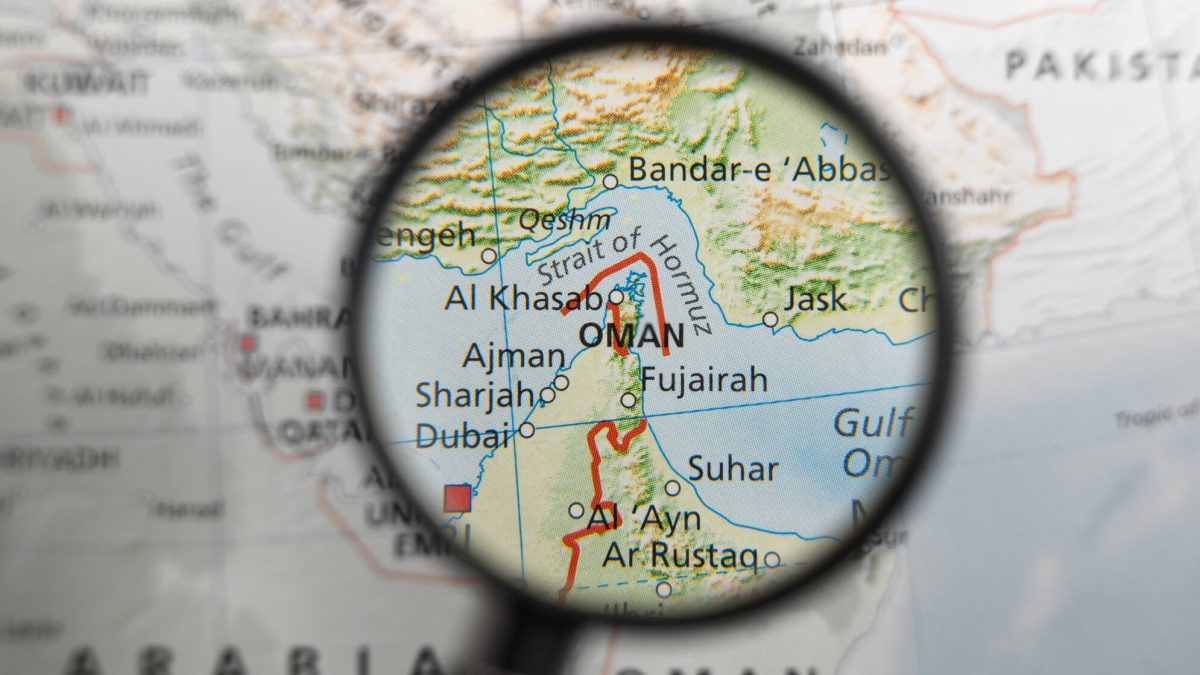 Iranul amenință Strâmtoarea Ormuz, Trump avertizează: Atacuri dacă negocierile pică