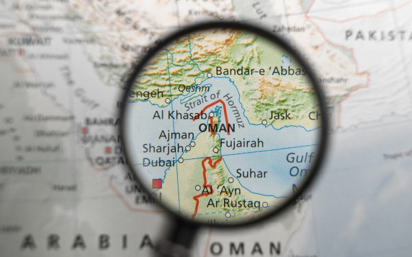 Iranul amenință Strâmtoarea Ormuz, Trump avertizează: Atacuri dacă negocierile pică