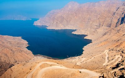 Tensiuni Maxime în Strâmtoarea Ormuz: Iranul Amenință din Nou cu Închiderea Relațiile fragile dintre Statele Unite și Iran sunt din nou pe muchie de cuțit, după ce Teheranul a acuzat Washingtonul de încălcarea unui acord recent negociat