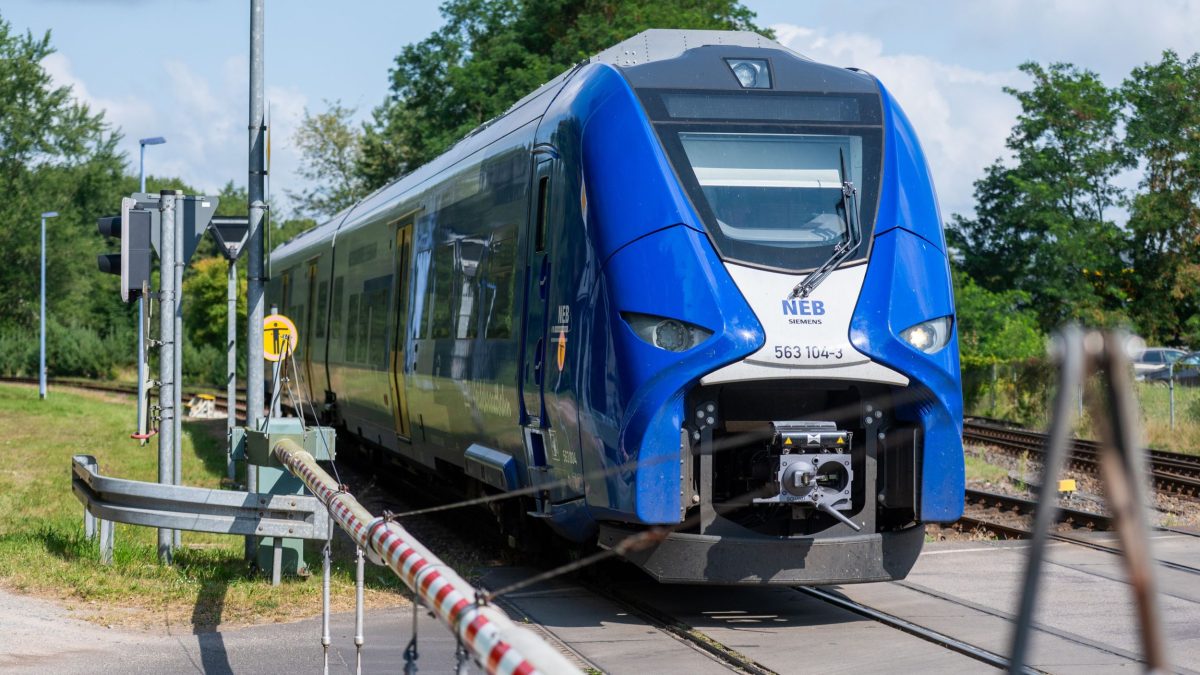 România cumpără trenuri pe hidrogen: Cine a câștigat contractul și pe ce rute